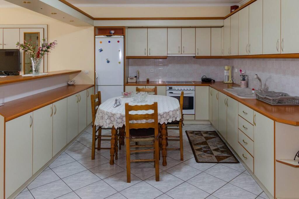 Dimitri'S Mountain House Apartment Karpenísion Екстериор снимка